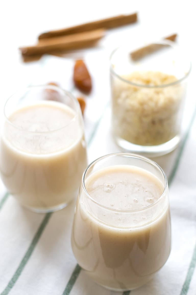 Leche de quinoa casera.  Deliciosa leche de quinoa casera.  Si te gusta la leche de avena, no dejes de probar esta receta.  La quinua es una gran fuente de proteínas y tiene un sabor increíble.