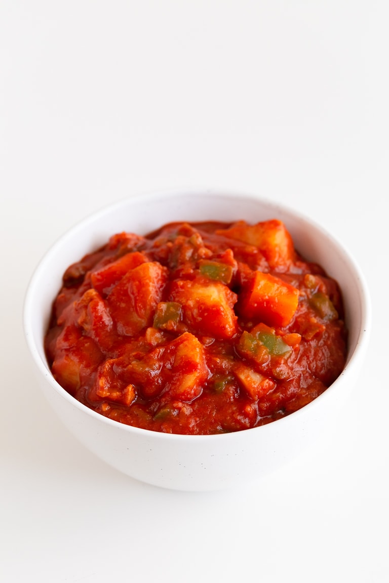 Guiso vegano. - Goulash vegano, una versión vegetal de este clásico goulash húngaro. Es una comida tan sabrosa, reconfortante y única para toda la familia. # vegano #bezglutenowy #prostyveganblog