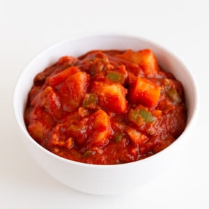 Guiso vegano.  - Goulash vegano, una versión vegetal de este clásico goulash húngaro.  Es una comida tan sabrosa, reconfortante y única para toda la familia.  # vegano #bezglutenowy #prostyveganblog