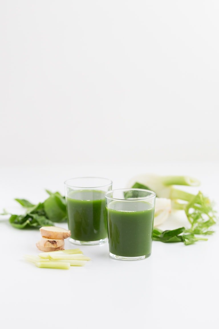 Jugo verde para principiantes: este jugo verde es perfecto para principiantes porque está hecho de ingredientes simples y sabe muy bien.  ¡Esta es una bebida súper saludable y nutritiva!