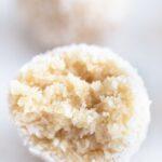 No hornear bolas de nieve de coco (¡3 ingredientes!)